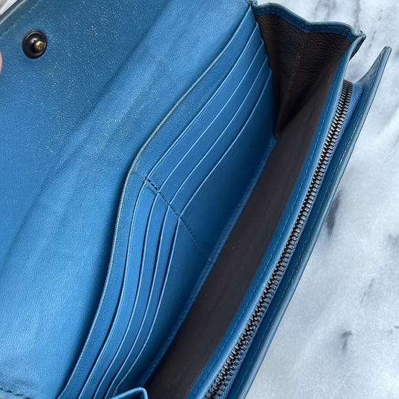 Blue Bottega Veneta woven leather long snap wallet w/ zipper pouch, casual vibe - Picture 4 of 16